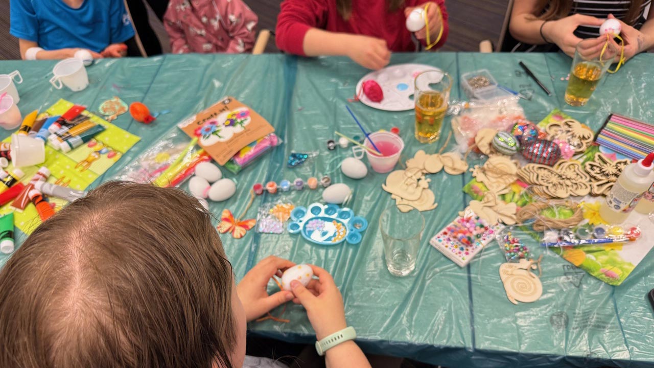 Osterbasteln 🥚auf der Kinder-Onkologie im Klinikum Buch 🐇